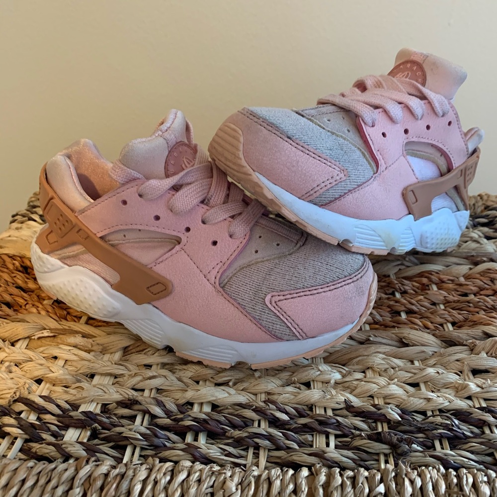 NIKE HUARACHE PINK